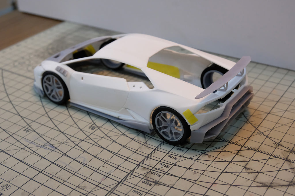 Aoshima Lamborghini Huracán LP610-4 Vorsteiner Body Kit & Rotiform HUR Wheels – 1/24 Scale