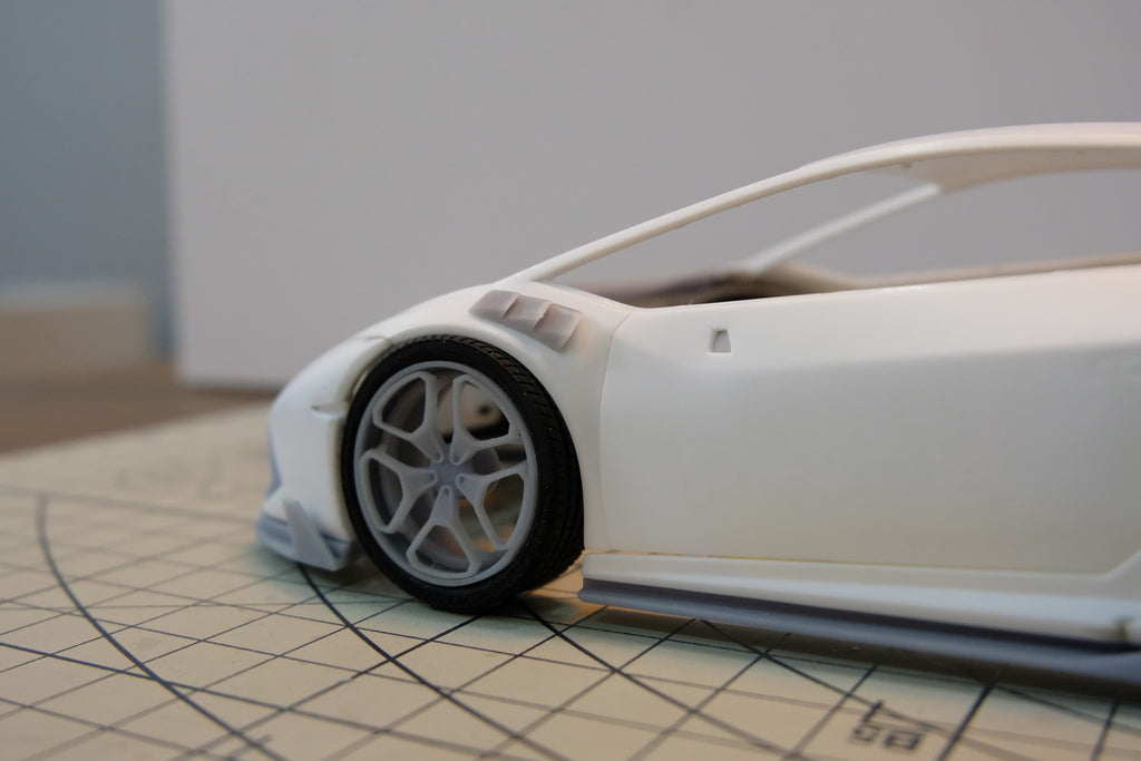 Aoshima Lamborghini Huracán LP610-4 Vorsteiner Body Kit & Rotiform HUR Wheels – 1/24 Scale