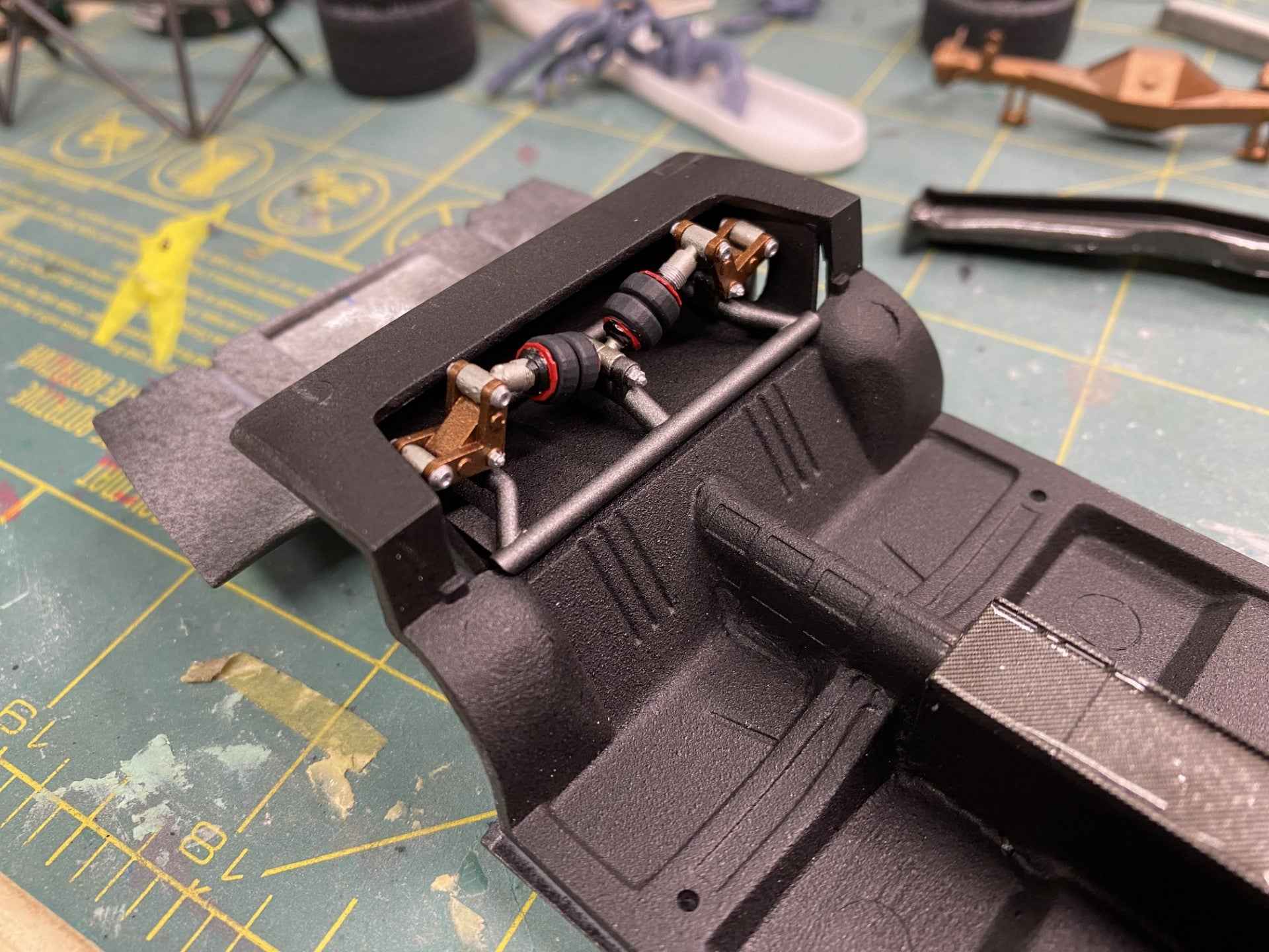 Bagged or Coilover Cantilever Suspension System – 1/25 Scale